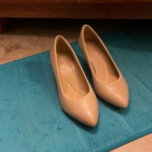 Size 7 Naturalizer Heels